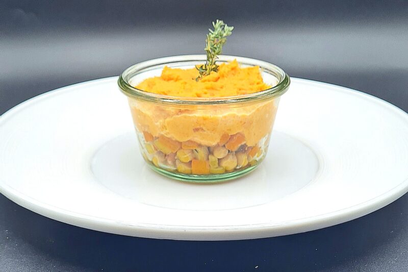 Parmentier de patate douce, pois chiches et carottes (plat végétarien)