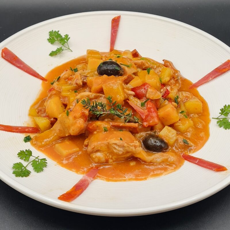 Fricassée de poulet à l’espagnole, pommes de terre