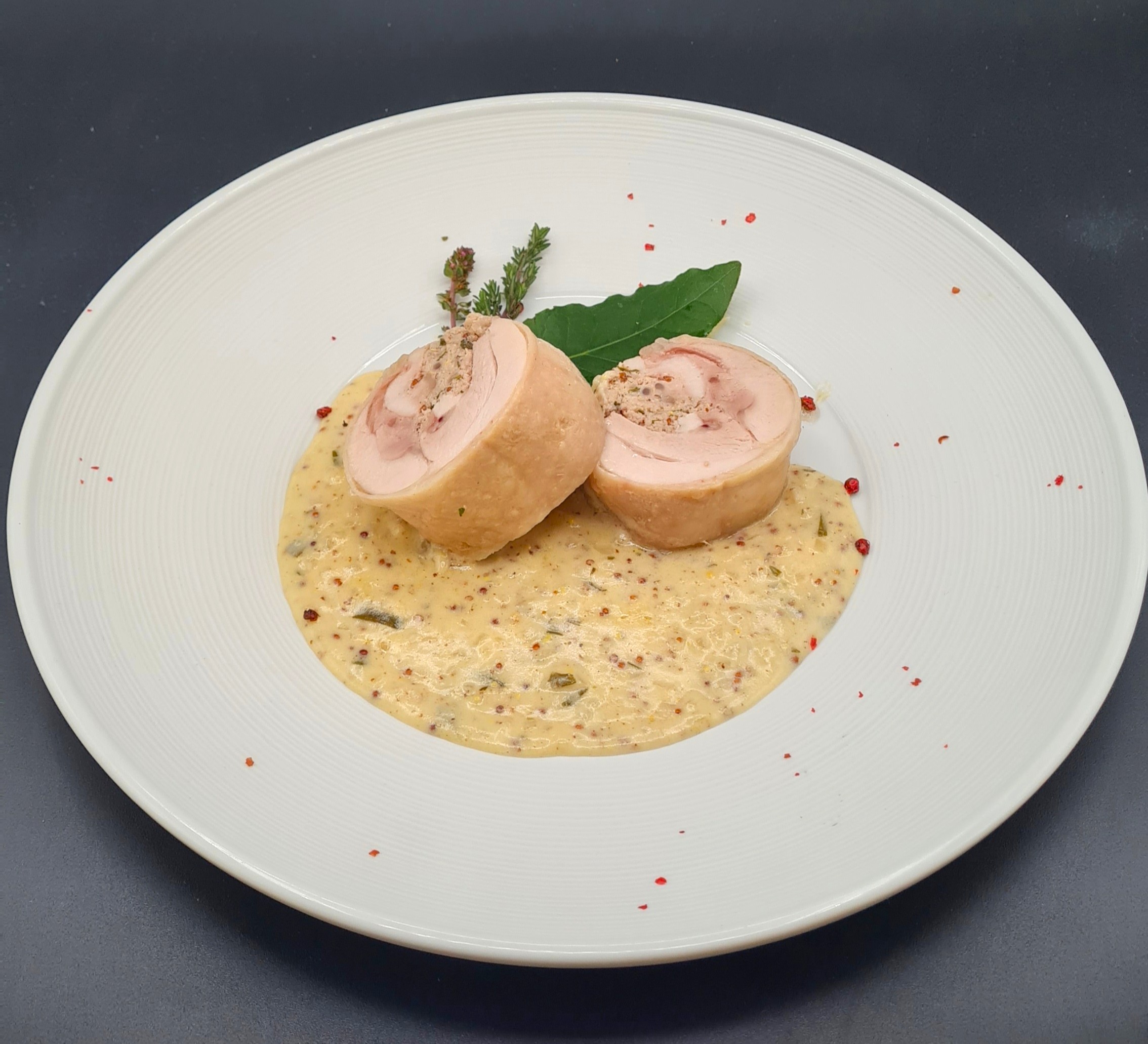 Tournedos de volaille fermière, sauce moutarde à l’estragon